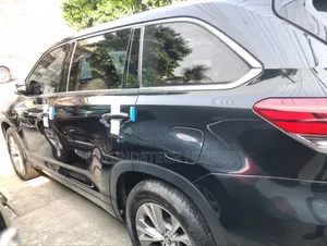 Toyota Highlander LE AWD 2020 Black