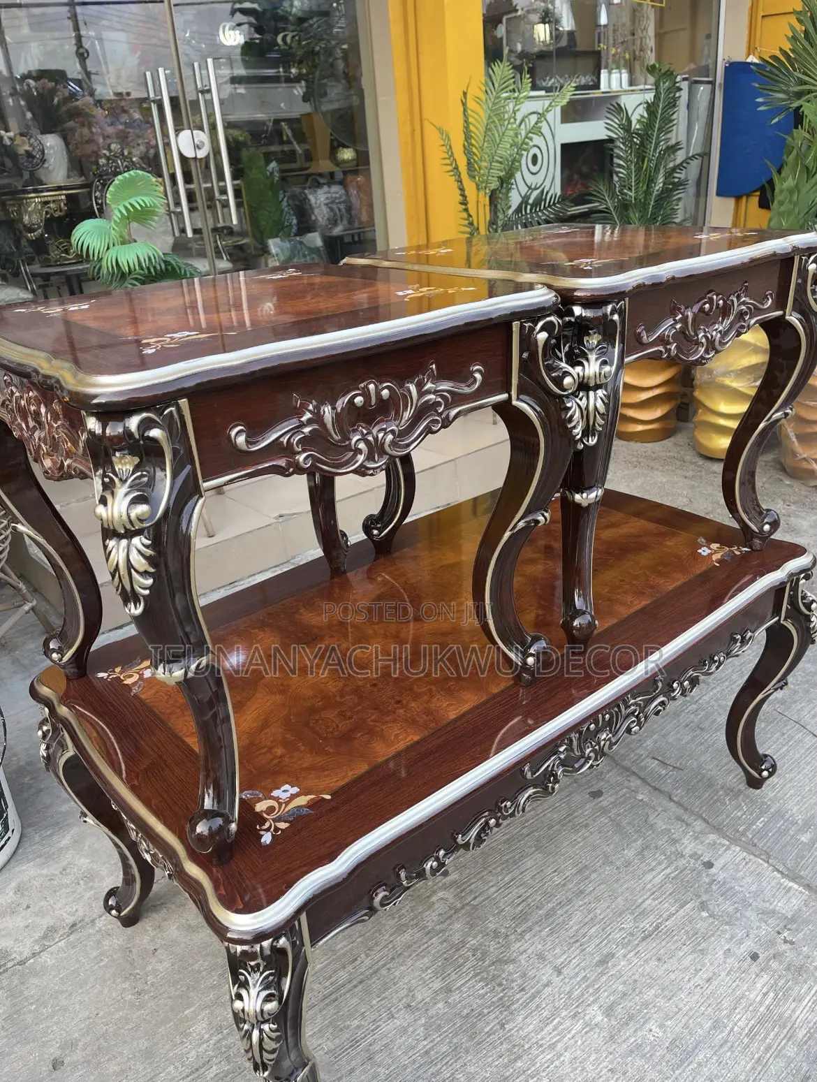Royal Center Table