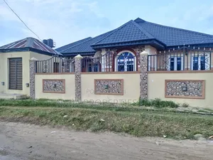 3bdrm Bungalow in New Road, Awoyaya for sale