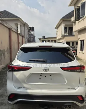 Toyota Highlander XSE AWD 2023 White