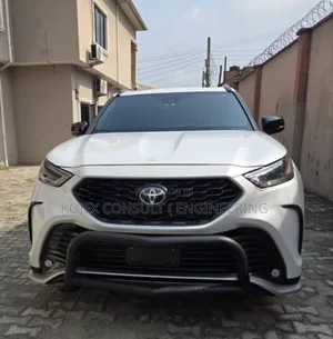 Toyota Highlander XSE AWD 2023 White