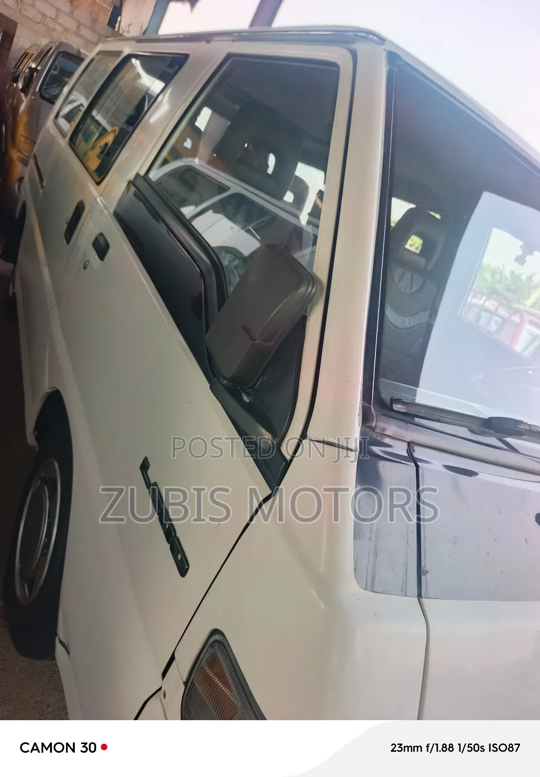 Mitsubishi L300 2005 White