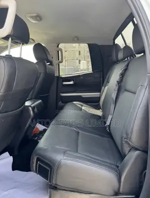 Toyota Tundra 2021 White