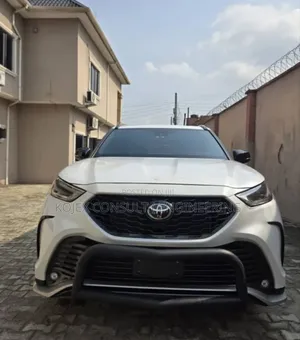 Toyota Highlander XSE AWD 2023 White