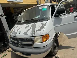 Dodge B3500 2001 White