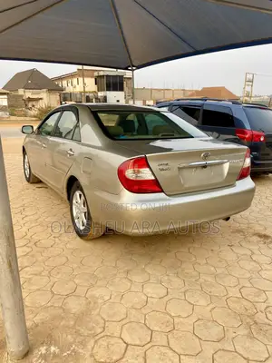 Toyota Camry LE 4dr Sedan (2.4L 4cyl 4A) 2004 Gold