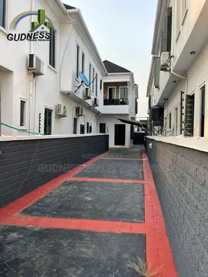 4bdrm Duplex in Lekki Phase 2 for rent