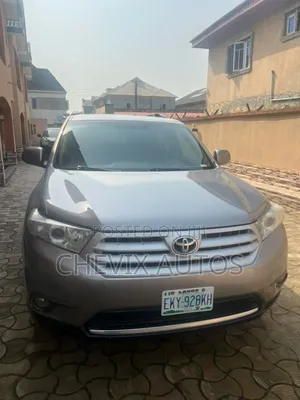 Toyota Highlander Limited 3.5l 4WD 2013 Silver