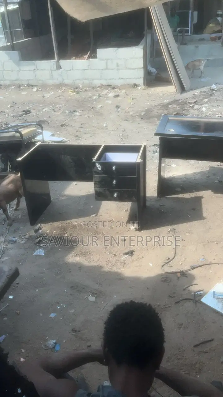 Black 4ft Table