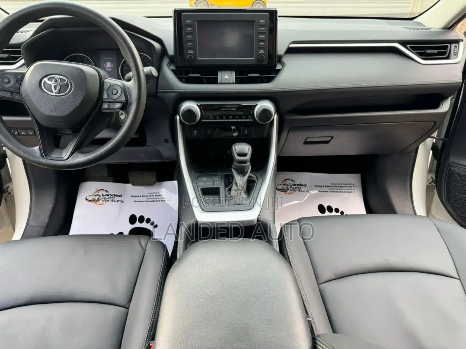 Toyota RAV4 XLE 2021 White