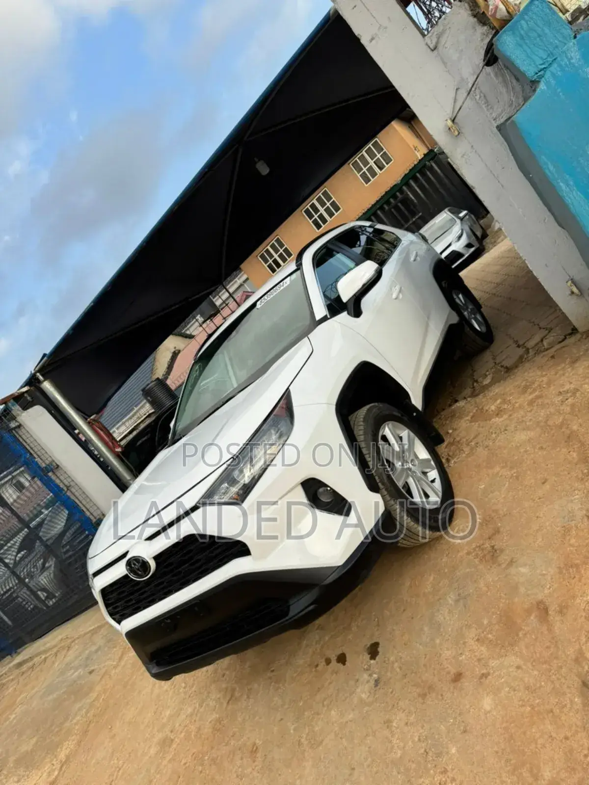 Toyota RAV4 XLE 2021 White