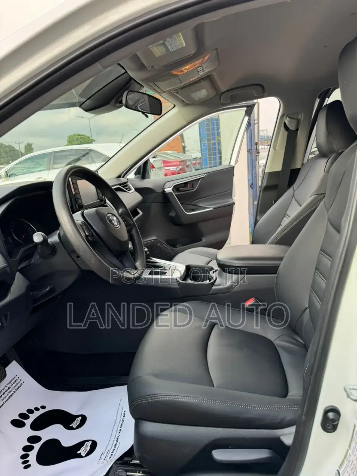 Toyota RAV4 XLE 2021 White