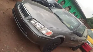 Toyota Camry LE 4dr Sedan (2.2L 4cyl 4A) 2001 Gray