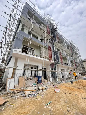 3bdrm Maisonette in Lekki Expressway for sale