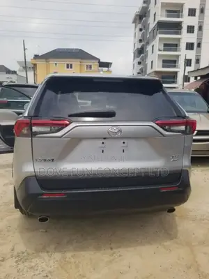 Toyota RAV4 XLE AWD 2020 Silver