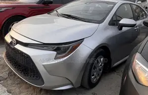 Toyota Corolla XLE 2021 Silver