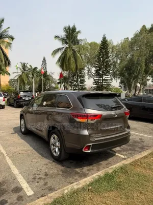 Toyota Highlander XLE V6 4x4 (3.5L 6cyl 6A) 2016 Gray