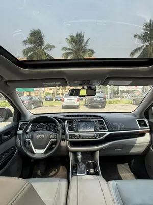 Toyota Highlander XLE V6 4x4 (3.5L 6cyl 6A) 2016 Gray