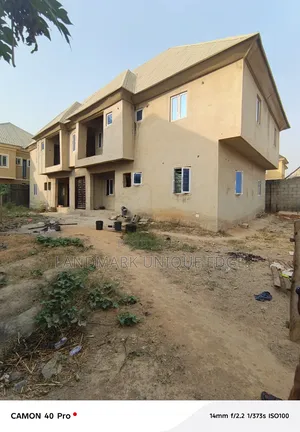 2bdrm Block of Flats in Holy Crap, Ushafa for sale
