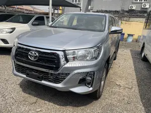 Toyota Hilux Revo Smart Cab Deisel 2.4 AWD 2018 Silver