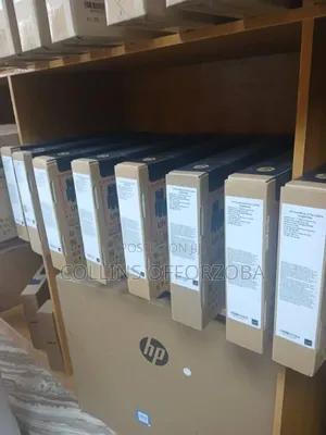 New Laptop HP OmniBook 5 14" 8GB Intel Core 5 SSD 512GB