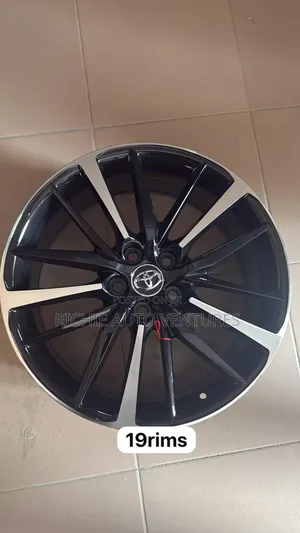 Original Oem Toyota Camry Rim 19inch.