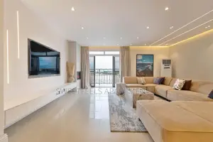 Greece : 3 Bedroom Luxury Waterfront Apartment