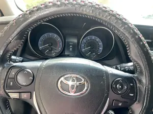 Toyota Corolla SE 4dr Sedan (1.8L 4cyl CVT) 2017 Silver
