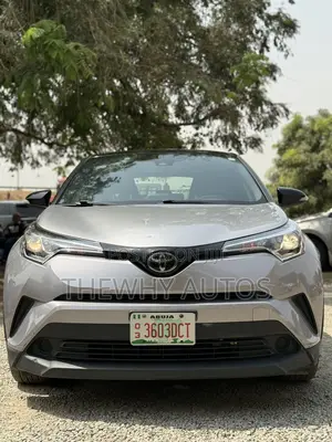 Toyota C-HR XLE FWD 2020 Gray