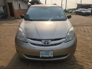 Toyota Sienna 2009 Brown