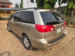 Toyota Sienna 2009 Brown