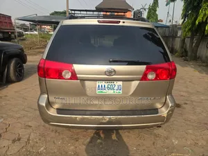 Toyota Sienna 2009 Brown