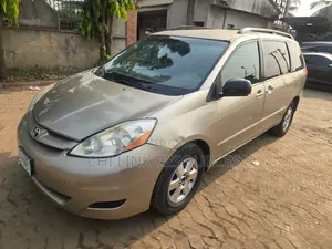 Toyota Sienna 2009 Brown