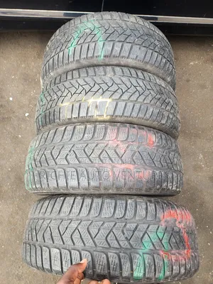 Frist Grade 235/40r19 Pirili Scorpion Tyre