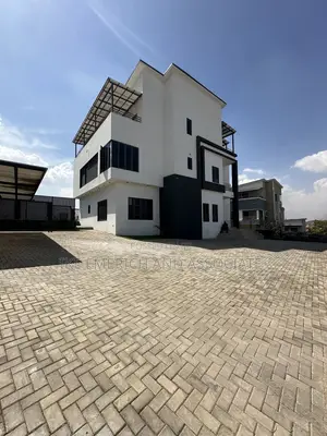 5bdrm Duplex in Guzape District for sale