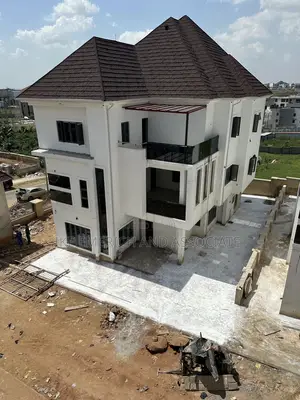 5bdrm Duplex in Guzape District for sale