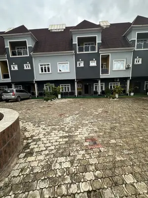 4bdrm Duplex in Durumi for sale