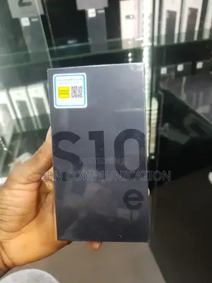 New Samsung Galaxy S10e 128 GB Black