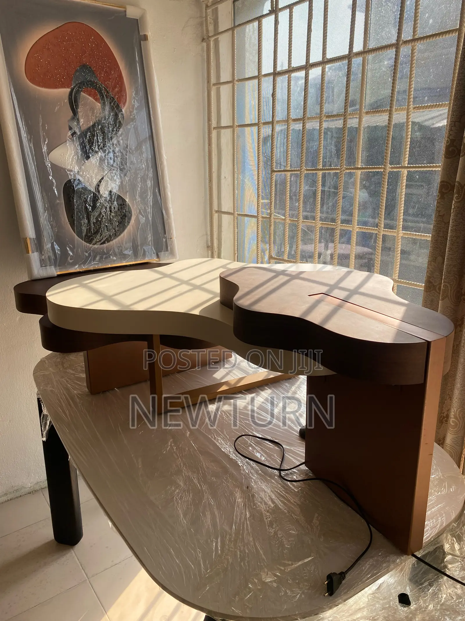 Extendable Wooden Center Table.