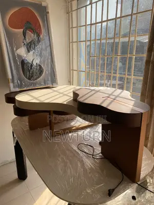 Extendable Wooden Center Table.