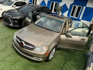Mercedes-Benz C300 Luxury Sedan AWD (3.0L 6cyl 7A) 2009 Gold