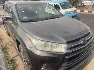 Toyota Highlander XLE 4x2 V6 (3.5L 6cyl 8A) 2018 Gray
