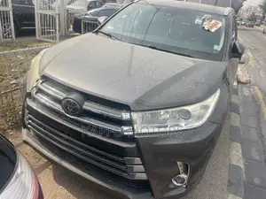 Toyota Highlander XLE 4x2 V6 (3.5L 6cyl 8A) 2018 Gray
