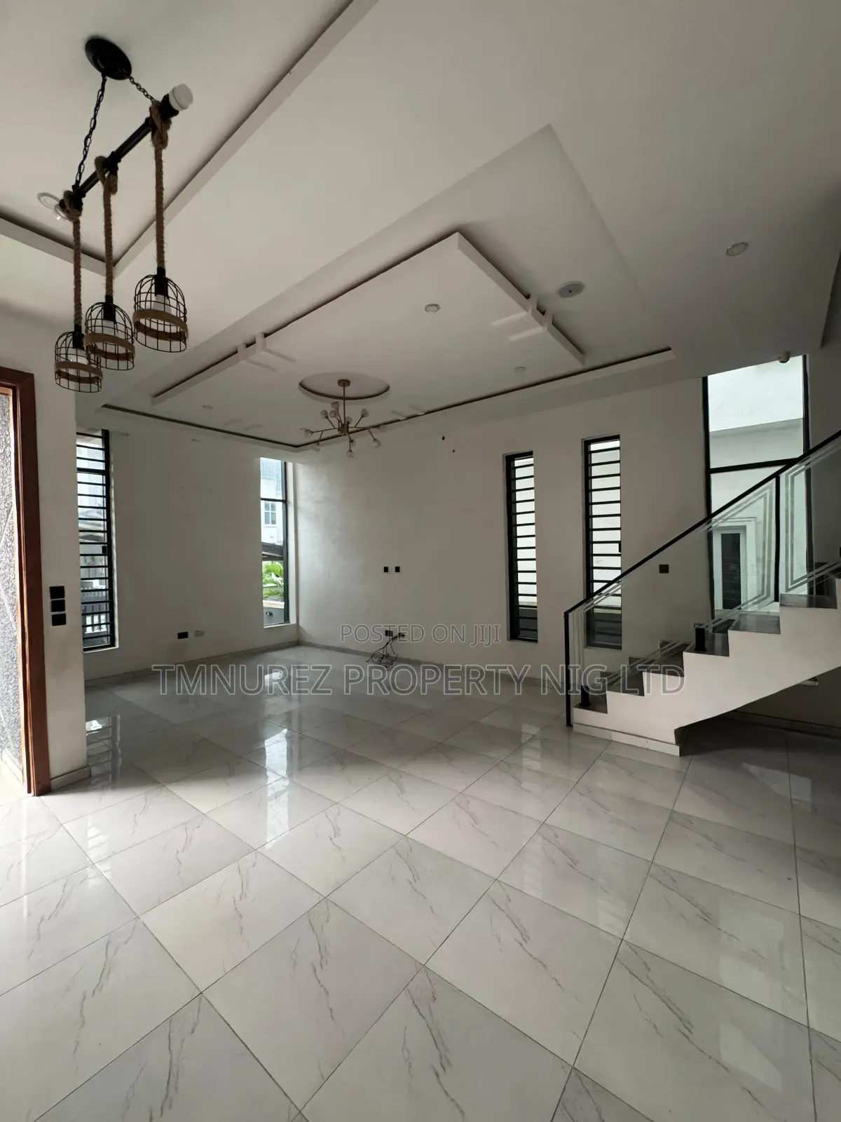 4bdrm Duplex in Chevron for rent