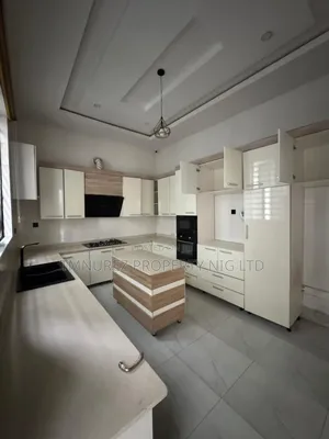 4bdrm Duplex in Chevron for rent