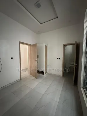 4bdrm Duplex in Chevron for rent