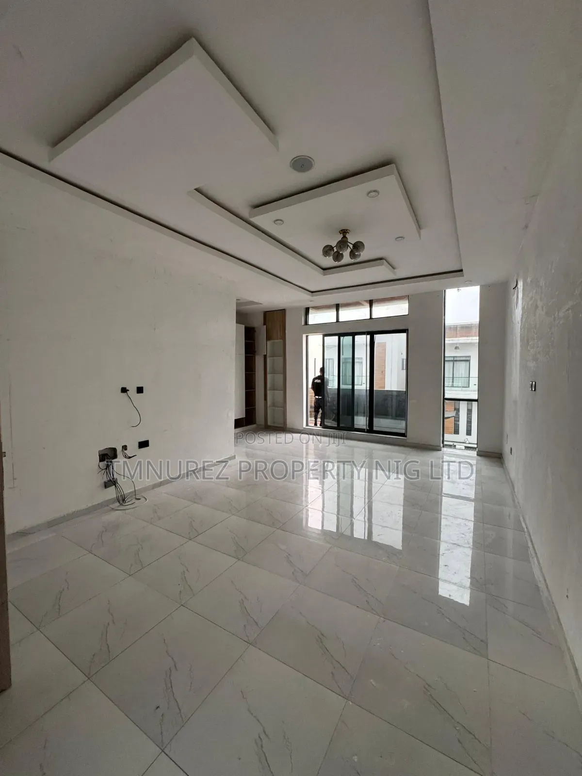 4bdrm Duplex in Chevron for rent