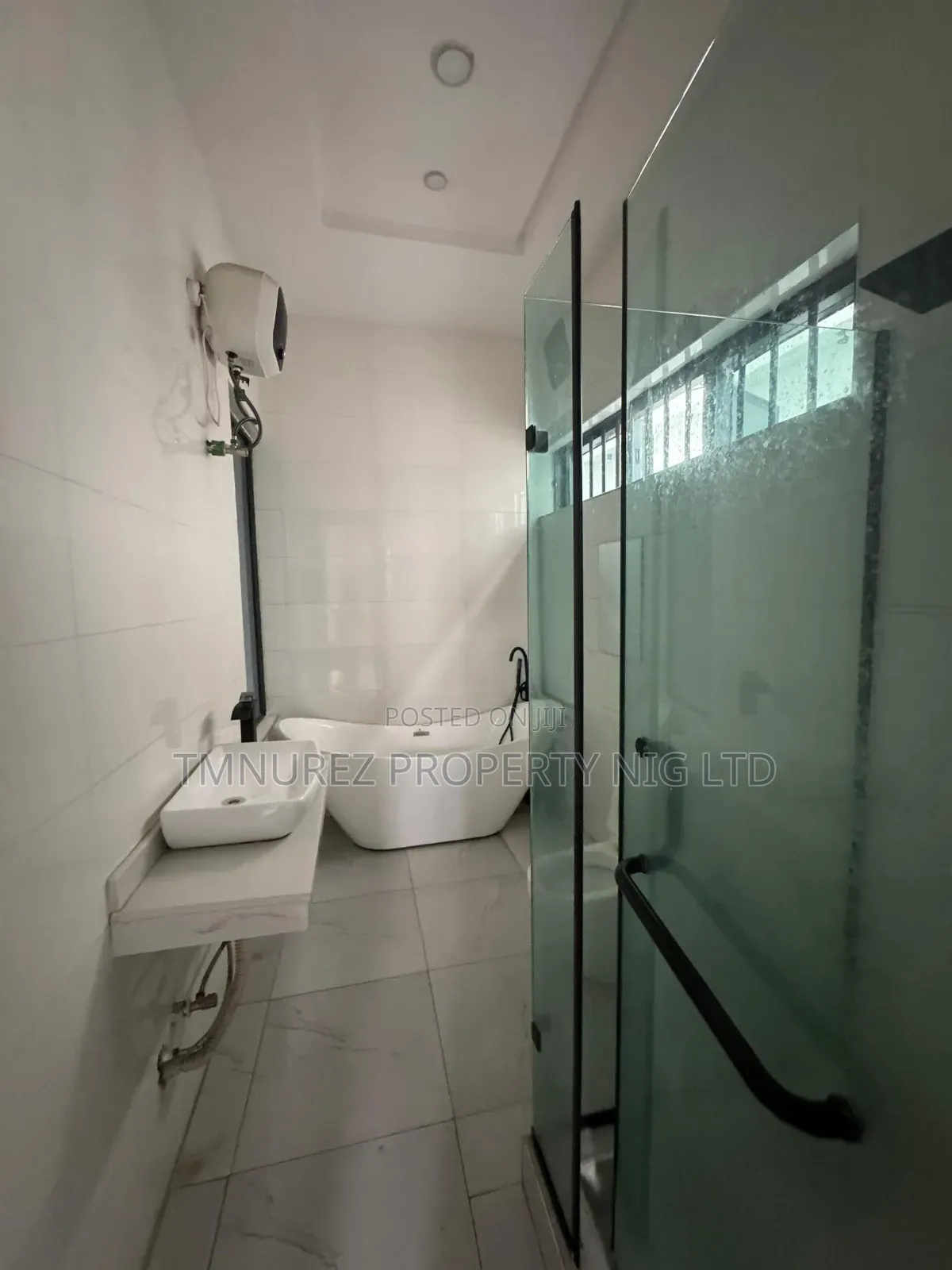 4bdrm Duplex in Chevron for rent