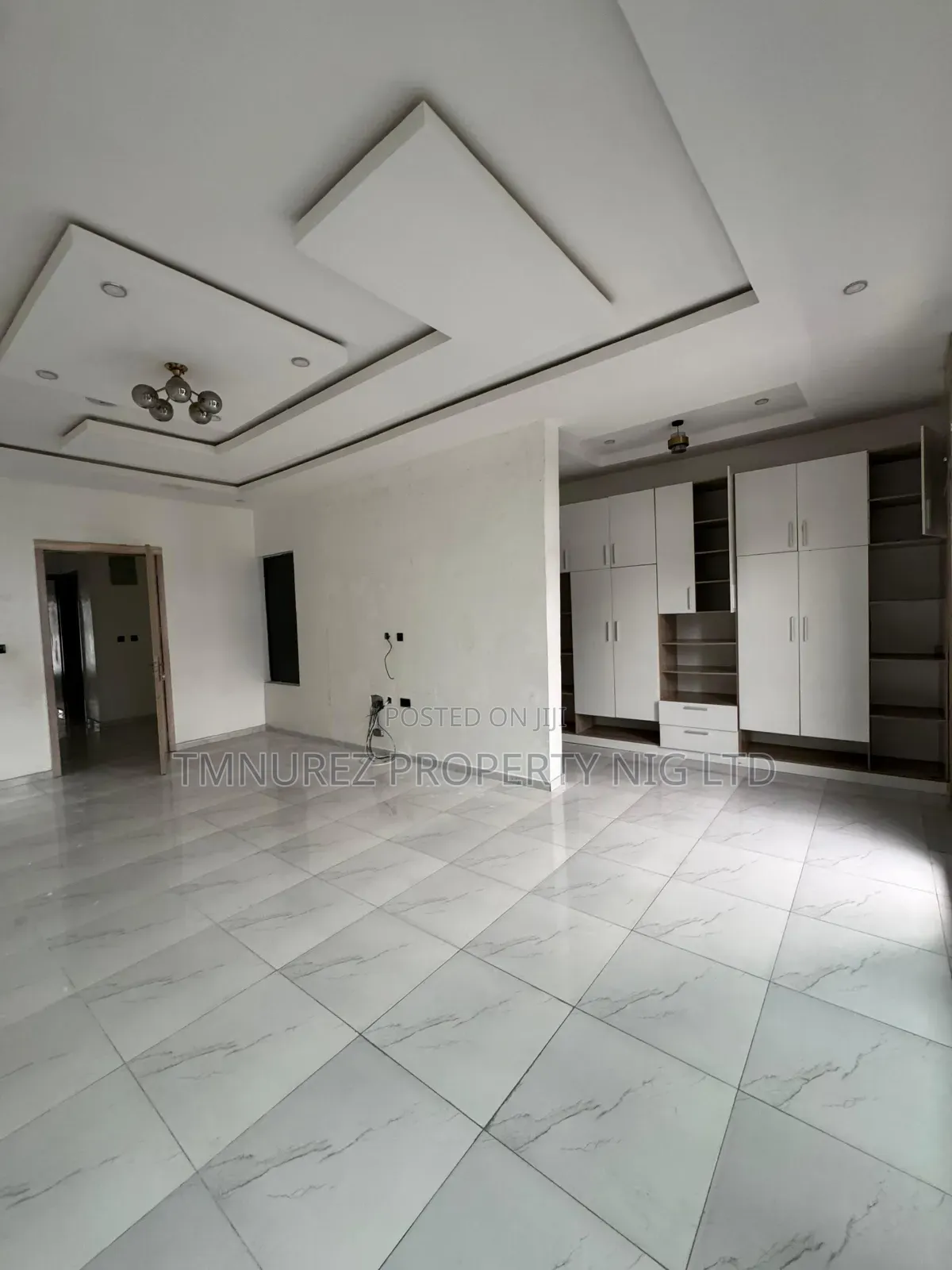 4bdrm Duplex in Chevron for rent