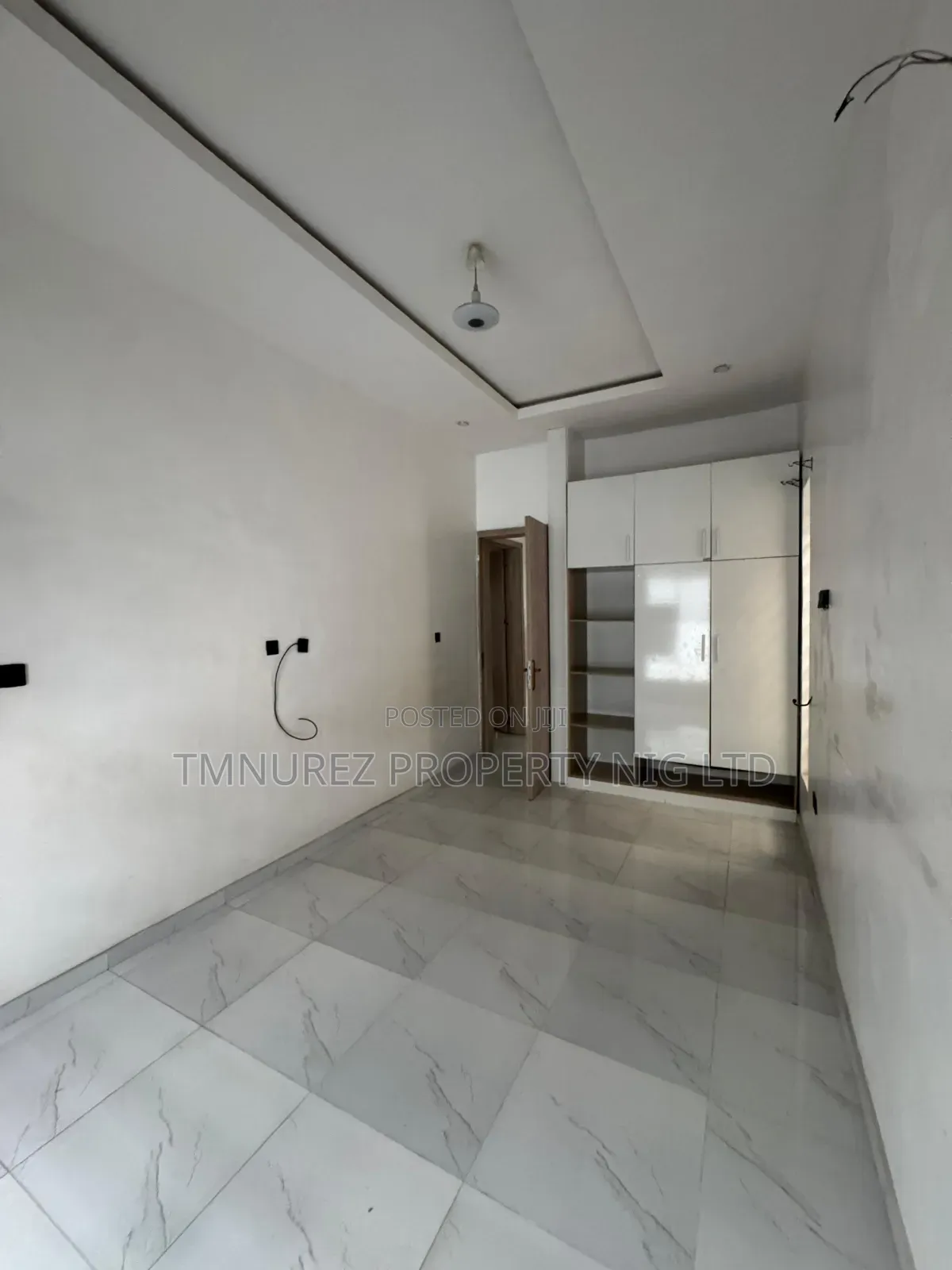 4bdrm Duplex in Chevron for rent
